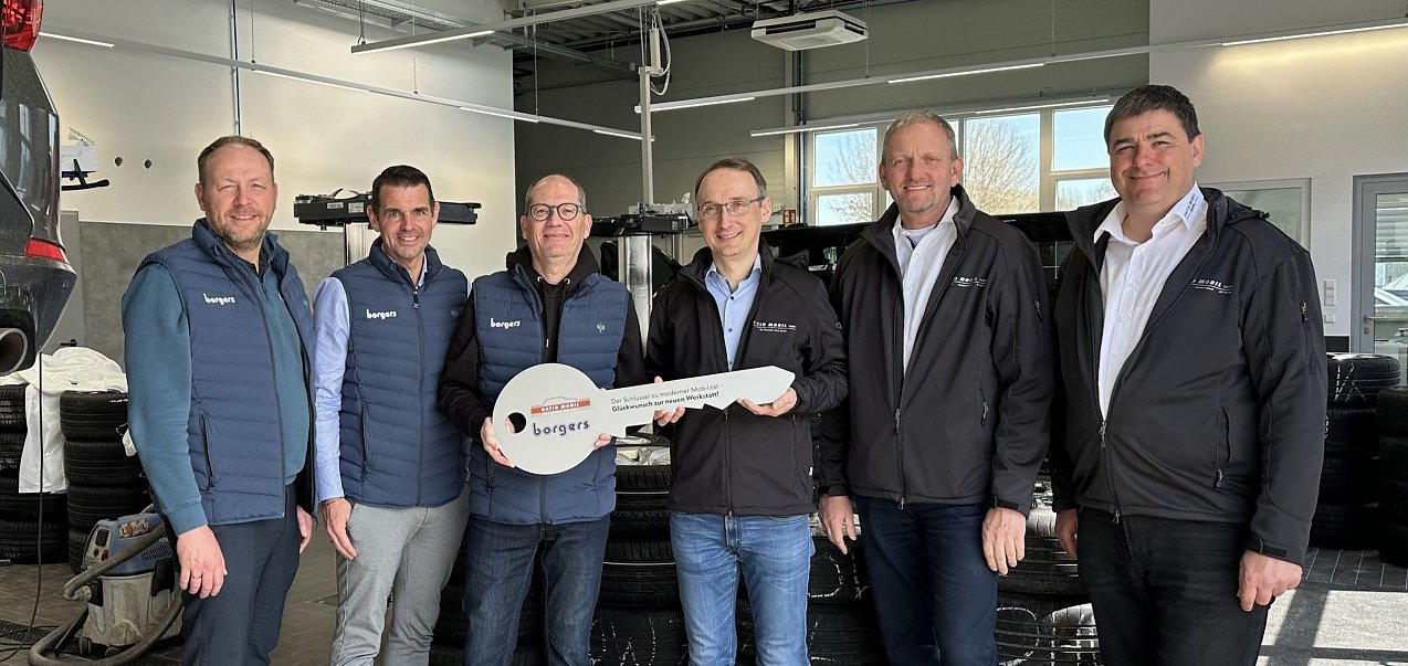Offizielle Schl&uuml;ssel&uuml;bergabe  (Foto: Ratio Mobil)
