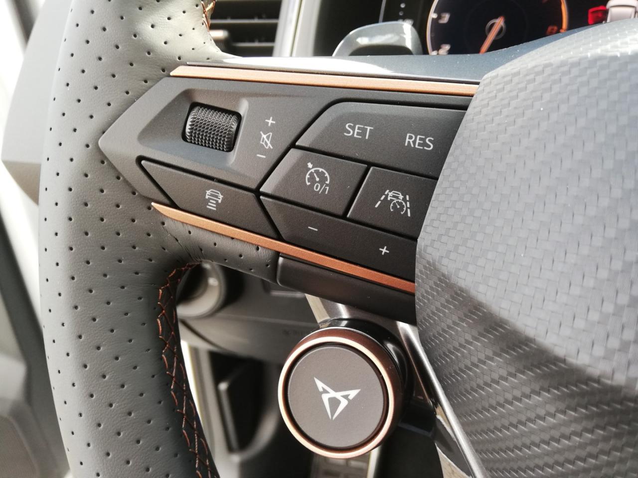 Cupra ATECA 1.5 TSI DSG 5 J.GAR.*PARKLENKASS. NAVI SHZ Bildbeschreibung: Cupra ATECA 1.5 TSI DSG 5 J.GAR.*PARKLENKASS. NAVI SHZ