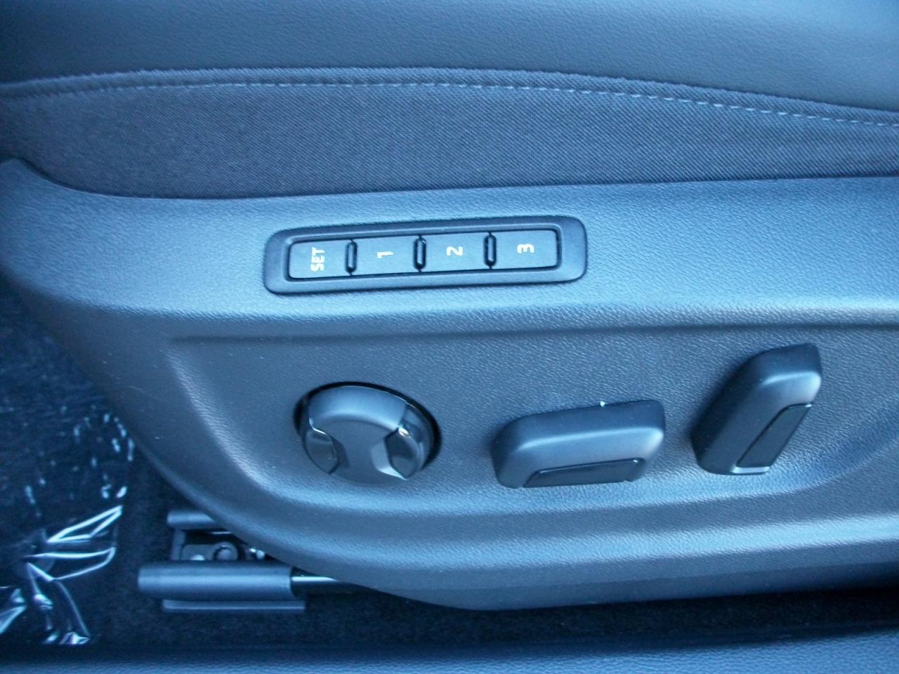Seat ATECA FR BLACK EDITION 1.5 TSI DSG, CO2-Klasse: E, AHZV NAVI SHZ Bildbeschreibung: Seat ATECA FR BLACK EDITION 1.5 TSI DSG, CO2-Klasse: E, AHZV NAVI SHZ