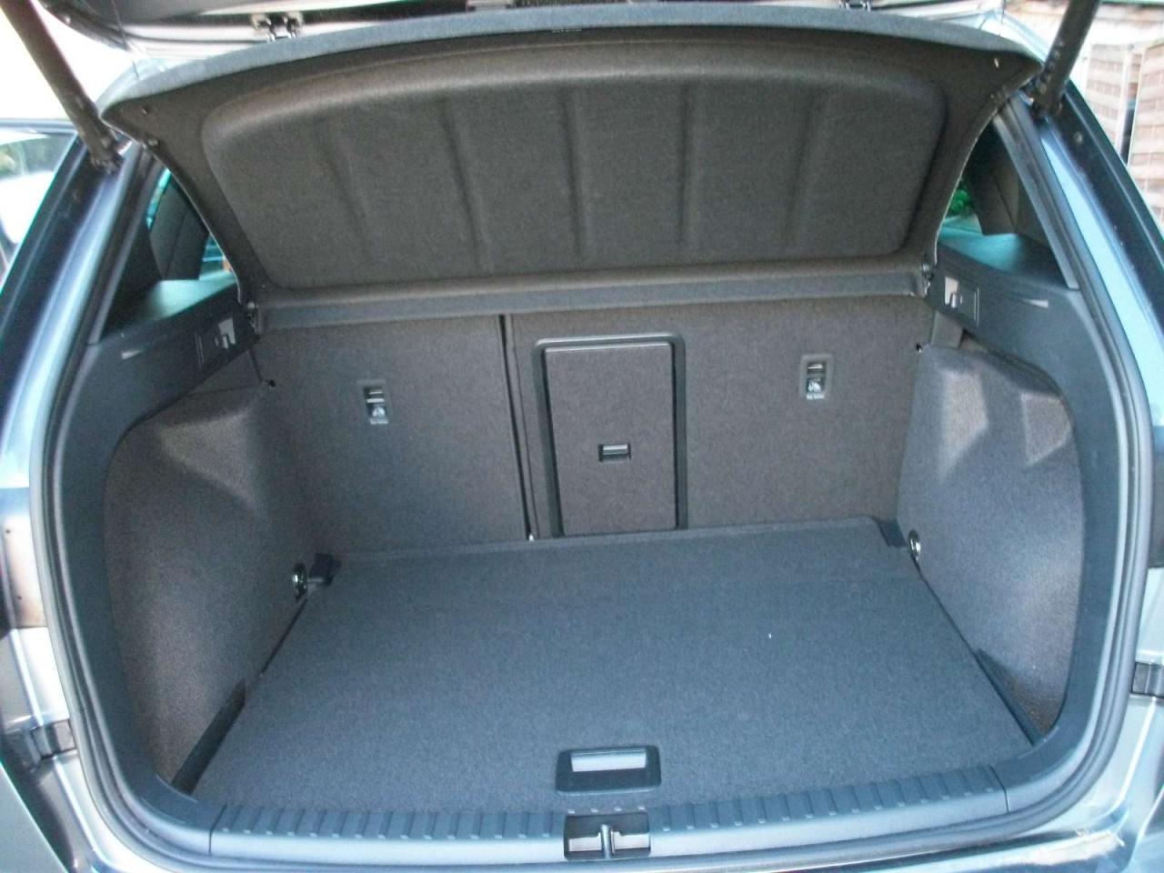 Seat ATECA FR BLACK EDITION 1.5 TSI DSG, CO2-Klasse: E, AHZV NAVI SHZ Bildbeschreibung: Seat ATECA FR BLACK EDITION 1.5 TSI DSG, CO2-Klasse: E, AHZV NAVI SHZ
