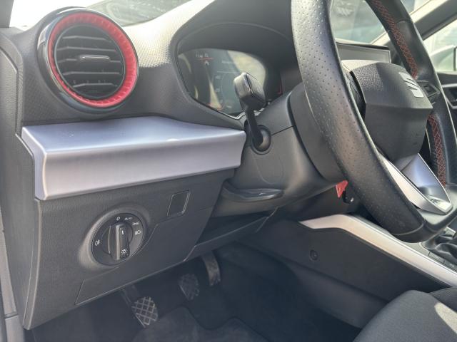 Seat ARONA FR 1.0 TSI NAVI EINPARKH. DAB+ FREISPR. Bildbeschreibung: Seat ARONA FR 1.0 TSI NAVI EINPARKH. DAB+ FREISPR.