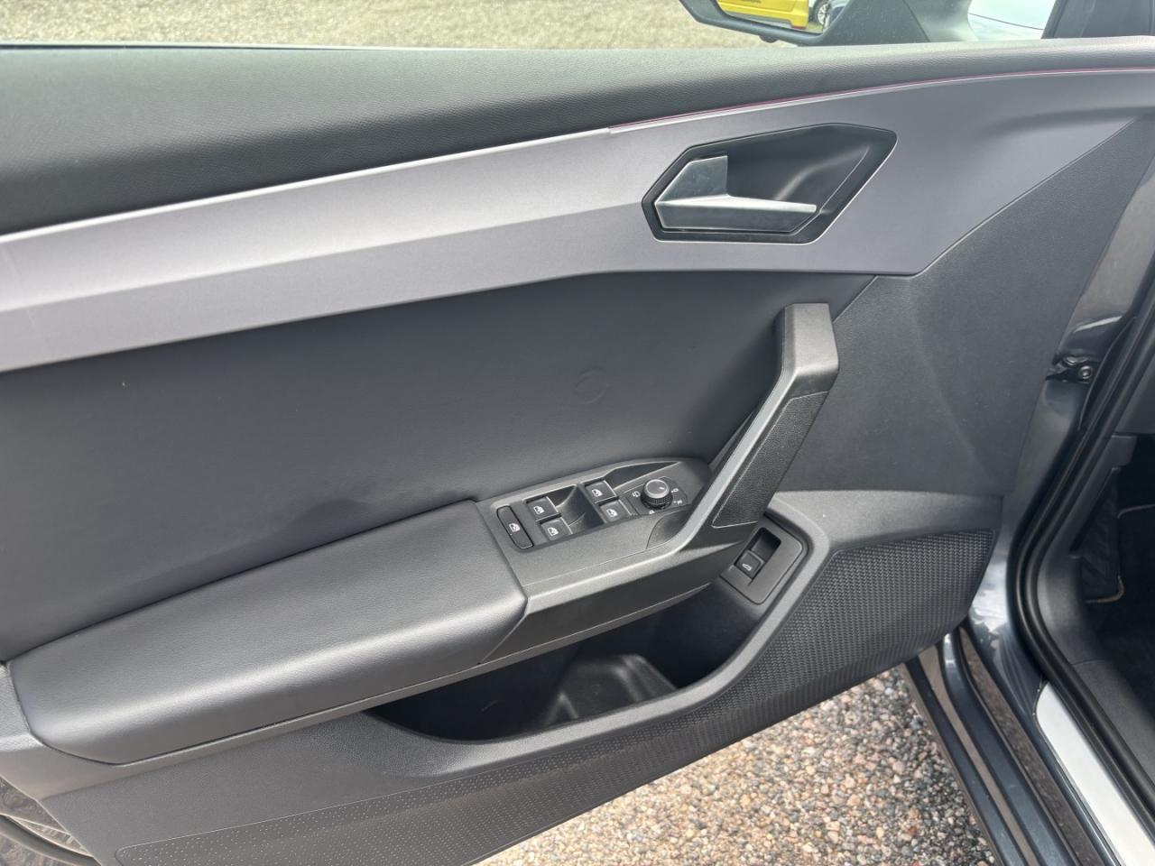 Seat LEON SPORTSTOURER FR 1.5 TSI DSG NAVI EINPARKH. Bildbeschreibung: Seat LEON SPORTSTOURER FR 1.5 TSI DSG NAVI EINPARKH.