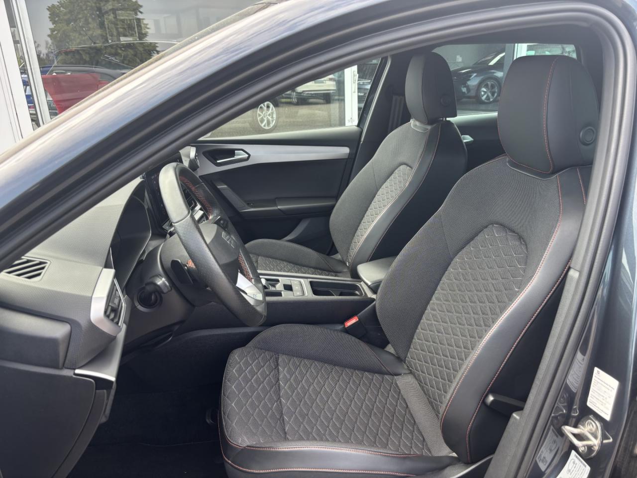 Seat LEON SPORTSTOURER FR 1.5 TSI DSG NAVI EINPARKH. Bildbeschreibung: Seat LEON SPORTSTOURER FR 1.5 TSI DSG NAVI EINPARKH.