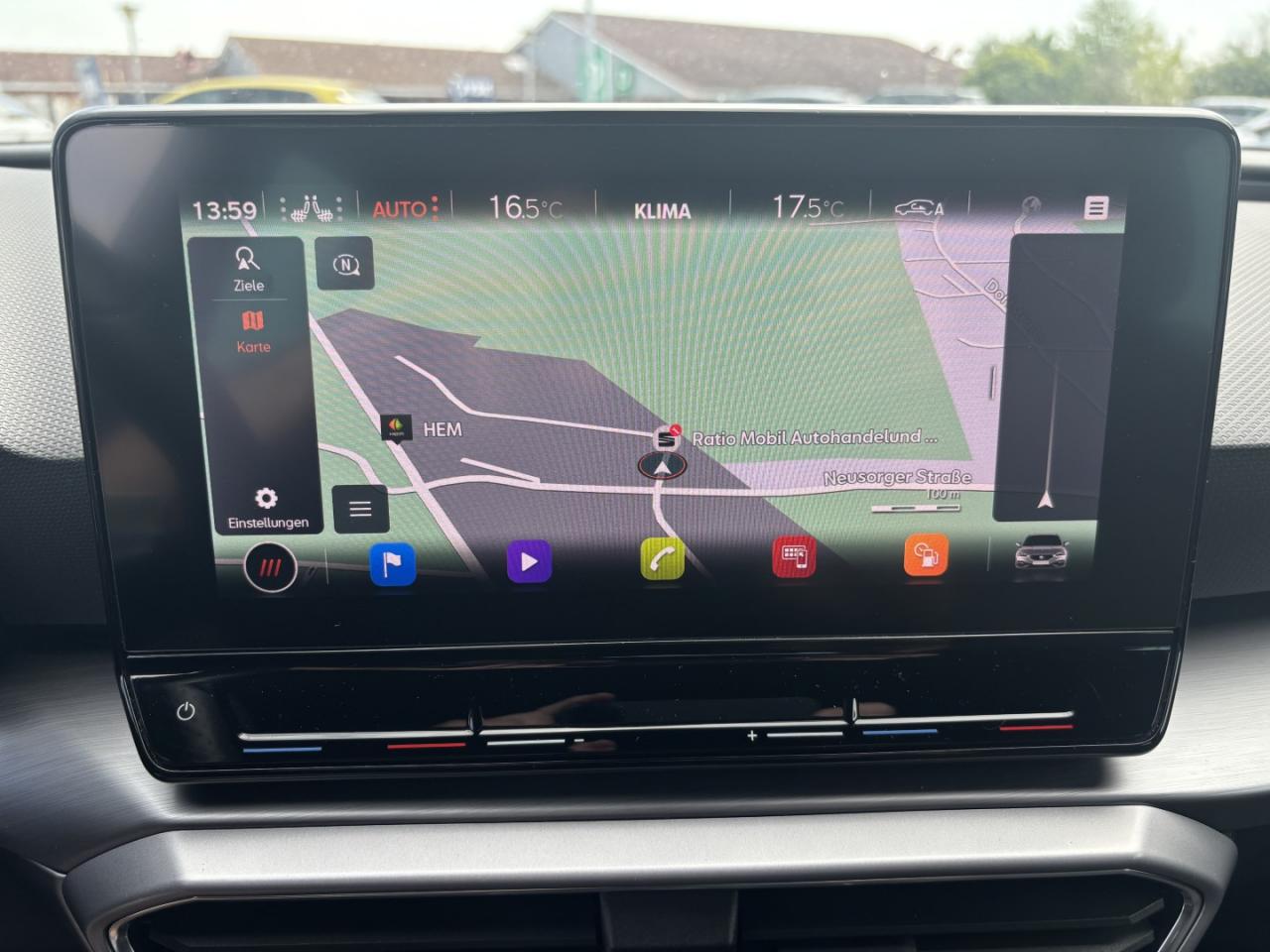 Seat LEON SPORTSTOURER FR 1.5 TSI DSG NAVI EINPARKH. Bildbeschreibung: Seat LEON SPORTSTOURER FR 1.5 TSI DSG NAVI EINPARKH.