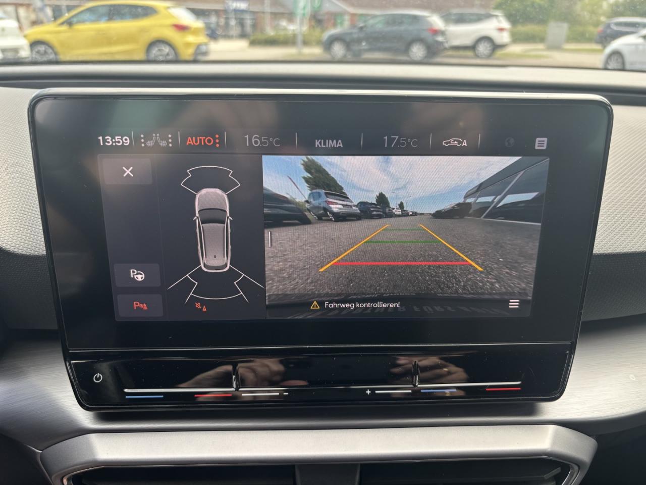 Seat LEON SPORTSTOURER FR 1.5 TSI DSG NAVI EINPARKH. Bildbeschreibung: Seat LEON SPORTSTOURER FR 1.5 TSI DSG NAVI EINPARKH.