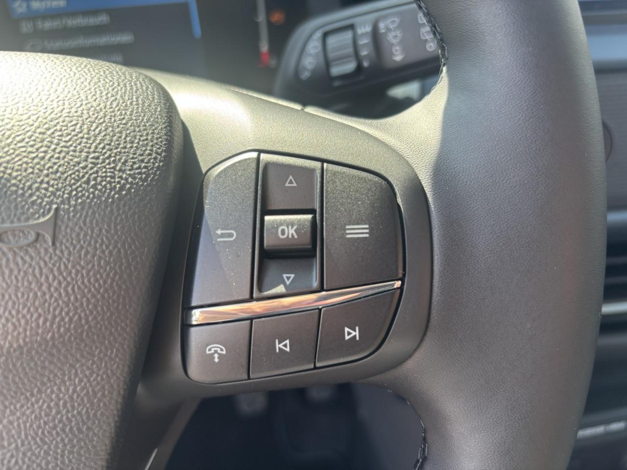 Ford TOURNEO 1.0 , CO2-Klasse: B, NAVI Bildbeschreibung: Ford TOURNEO 1.0 , CO2-Klasse: B, NAVI