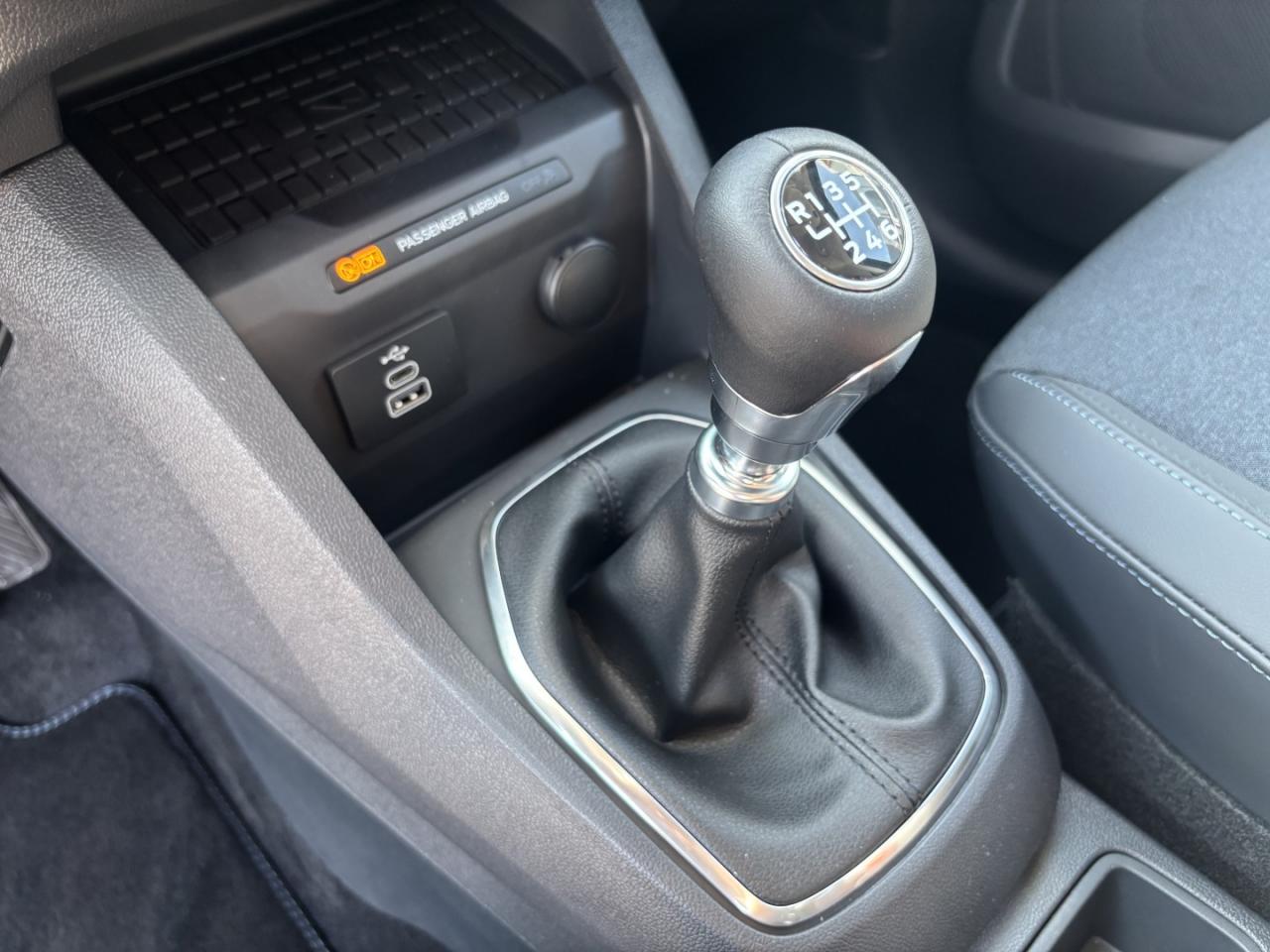 Ford TOURNEO 1.0 , CO2-Klasse: B, NAVI Bildbeschreibung: Ford TOURNEO 1.0 , CO2-Klasse: B, NAVI