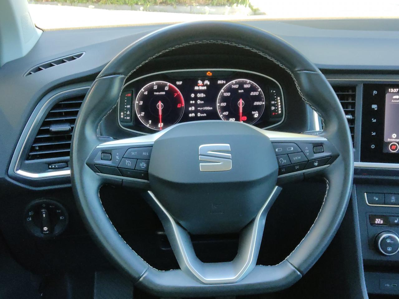 Seat ATECA STYLE 1.5 TSI NAVI SITZH. BEHEIZB. LENKRAD Bildbeschreibung: Seat ATECA STYLE 1.5 TSI NAVI SITZH. BEHEIZB. LENKRAD