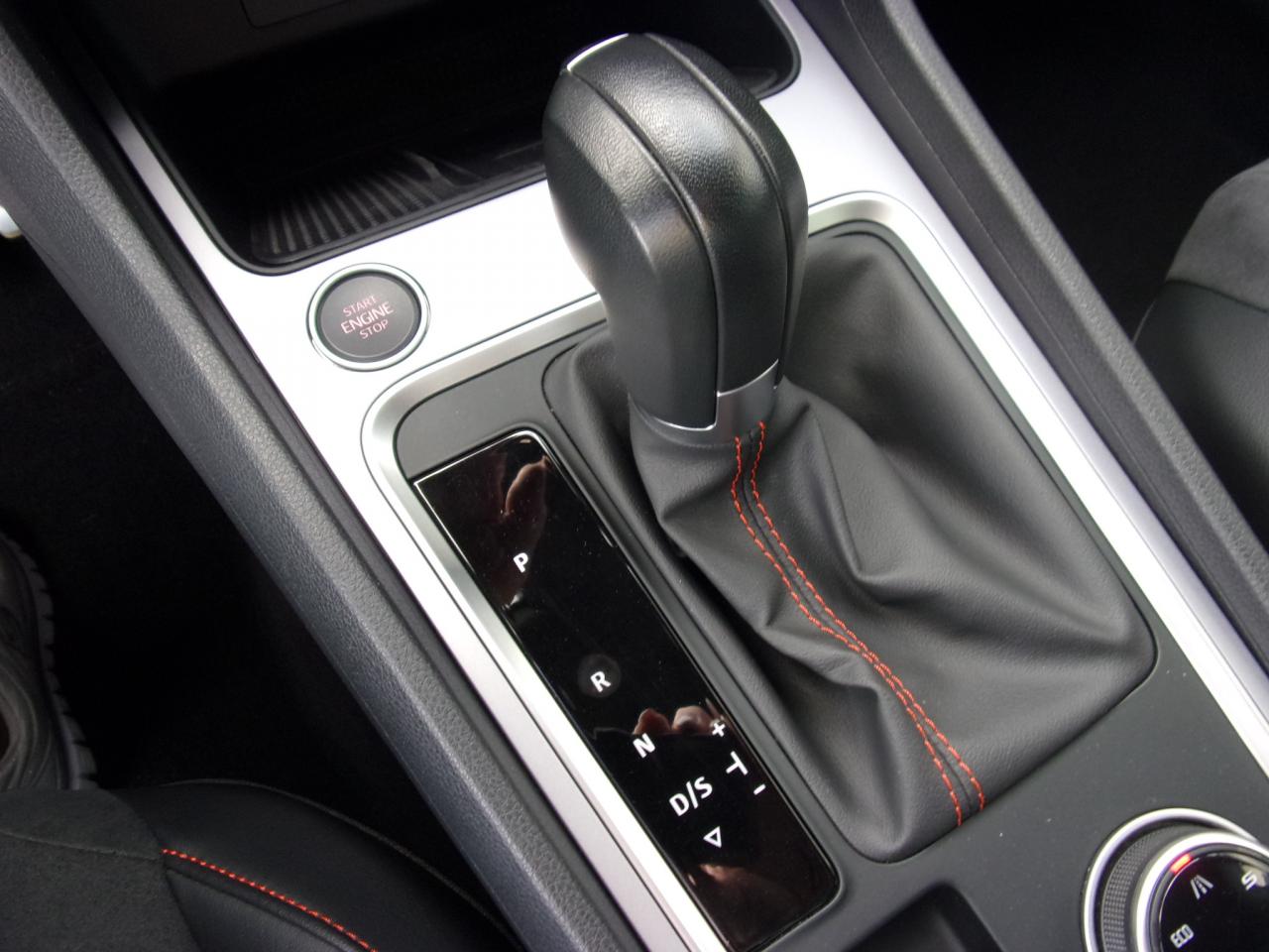 Seat ATECA FR 2.0 TDI DSG NAVI AHZV-VORBR. SITZHEIZ. Bildbeschreibung: Seat ATECA FR 2.0 TDI DSG NAVI AHZV-VORBR. SITZHEIZ.