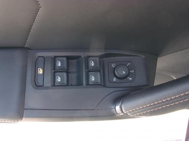 Cupra LEON SPORTSTOURER 2.0 TDI DSG PANORAMADACH DAB+ Bildbeschreibung: Cupra LEON SPORTSTOURER 2.0 TDI DSG PANORAMADACH DAB+