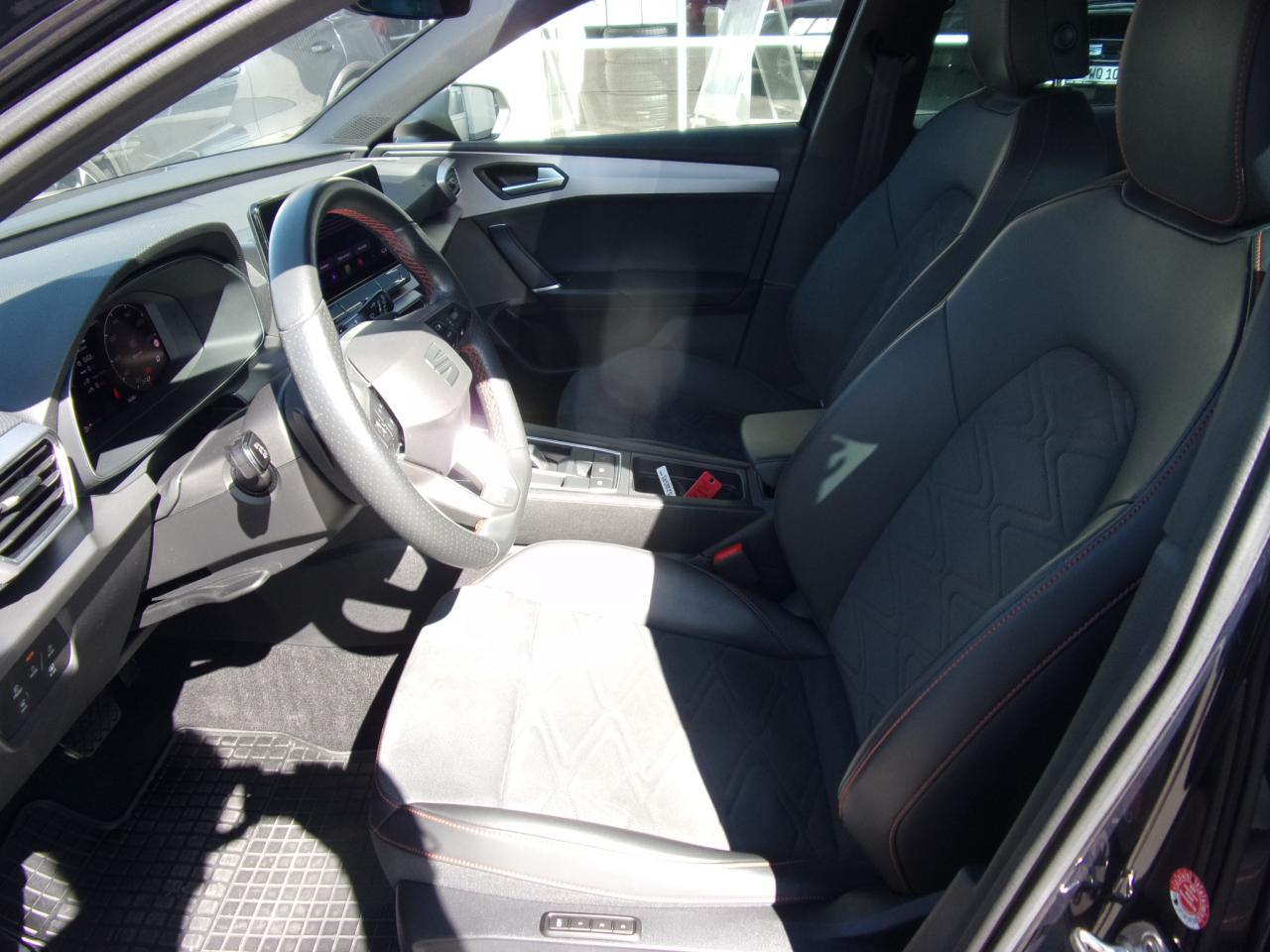 Seat LEON FR 2.0 TSI DSG STANDHEIZ. DAB+ PARKLENKASS. Bildbeschreibung: Seat LEON FR 2.0 TSI DSG STANDHEIZ. DAB+ PARKLENKASS.