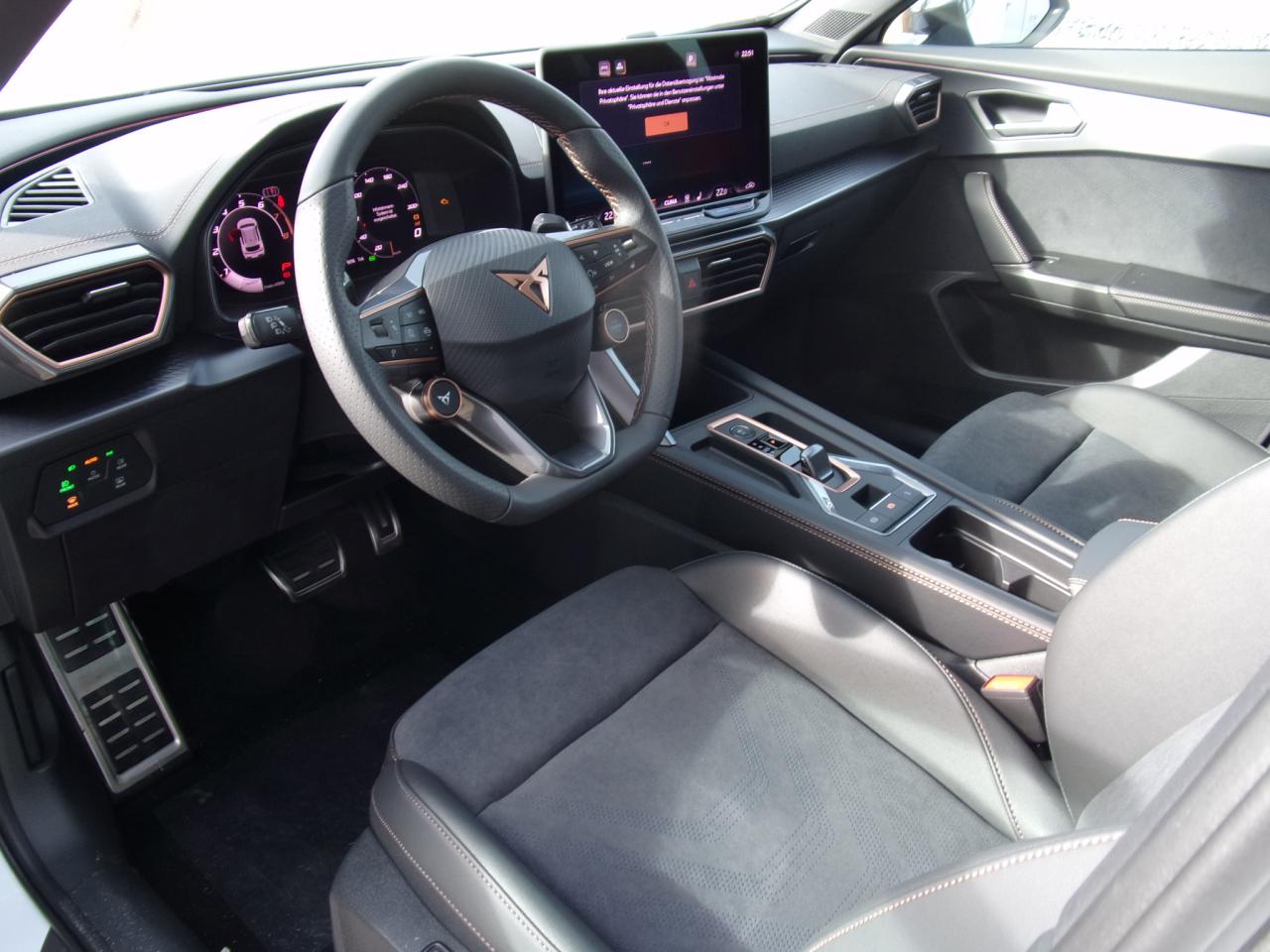 Cupra FORMENTO 2.0 , CO2-Klasse: B, AHZV PANORAMAD. Bildbeschreibung: Cupra FORMENTO 2.0 , CO2-Klasse: B, AHZV PANORAMAD.