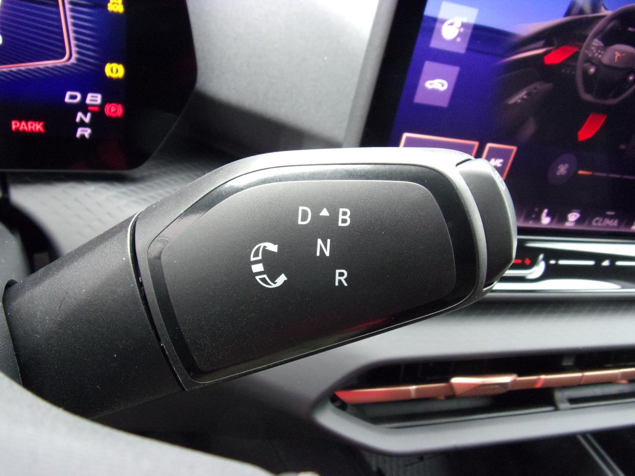 Cupra RAVAL 0.0 PLUS, CO2-Klasse: A, NAVI SITZH. AHZV-VORBER. Bildbeschreibung: Cupra RAVAL 0.0 PLUS, CO2-Klasse: A, NAVI SITZH. AHZV-VORBER.
