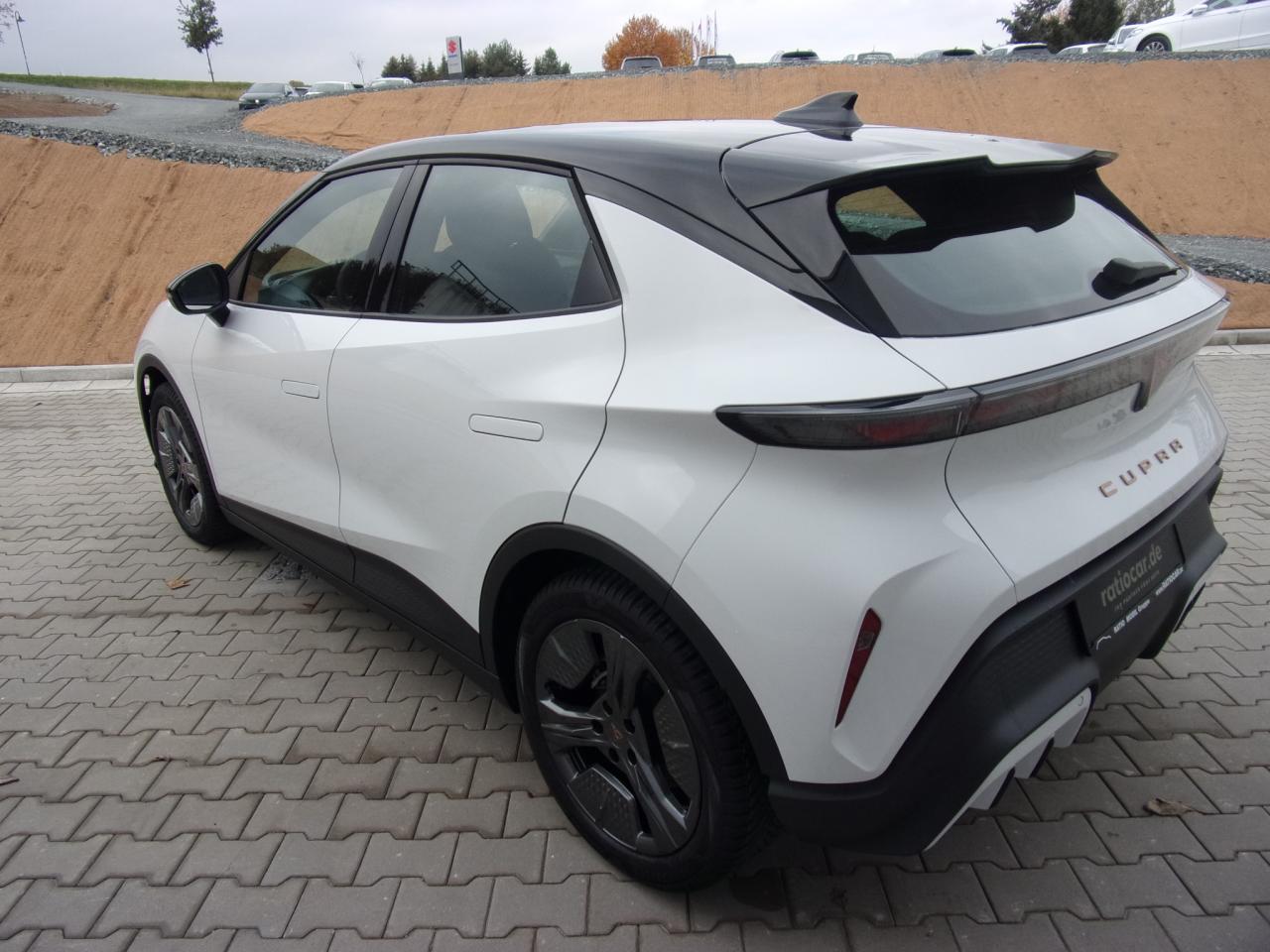 Cupra RAVAL 0.0 PLUS, CO2-Klasse: A, NAVI SITZH. AHZV-VORBER. Bildbeschreibung: Cupra RAVAL 0.0 PLUS, CO2-Klasse: A, NAVI SITZH. AHZV-VORBER.