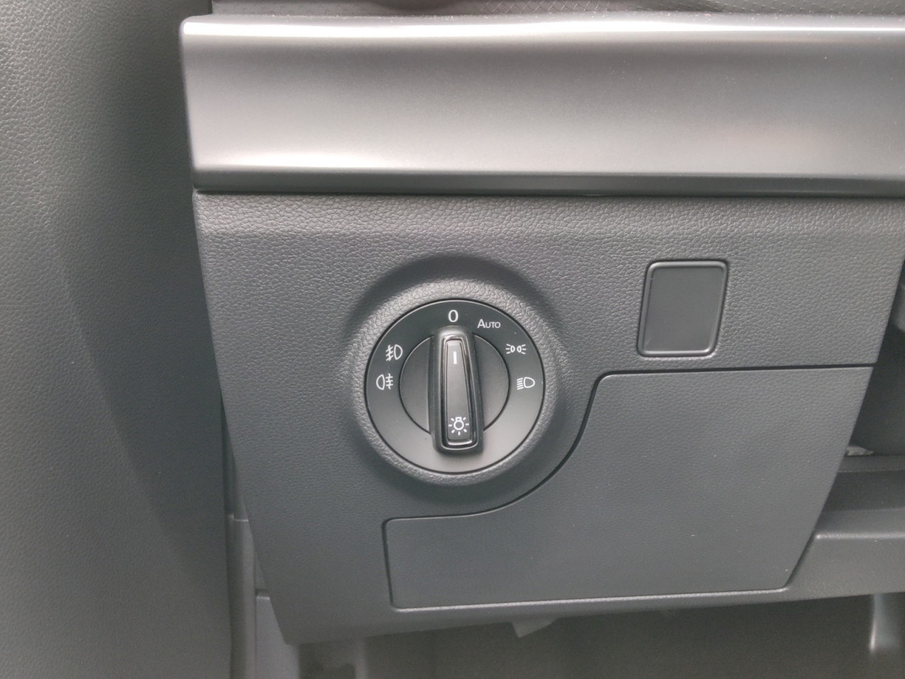 Seat ARONA FR 1.0 TSI DSG, CO2-Klasse: D, NAVI AHZV-VORBER. SHZ EPH Bildbeschreibung: Seat ARONA FR 1.0 TSI DSG, CO2-Klasse: D, NAVI AHZV-VORBER. SHZ EPH