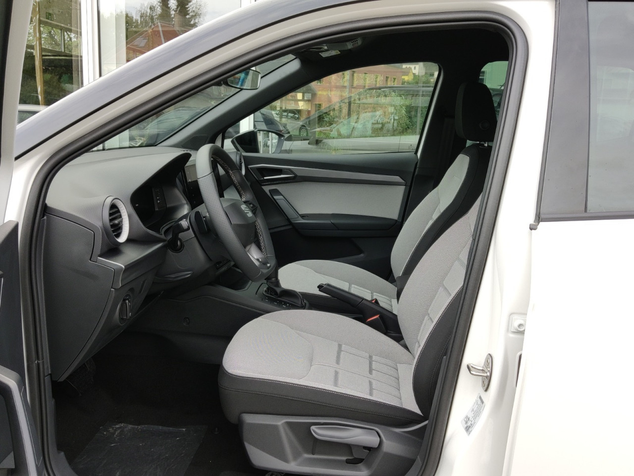 Seat ARONA FR 1.0 TSI DSG, CO2-Klasse: D, NAVI AHZV-VORBER. SHZ EPH Bildbeschreibung: Seat ARONA FR 1.0 TSI DSG, CO2-Klasse: D, NAVI AHZV-VORBER. SHZ EPH