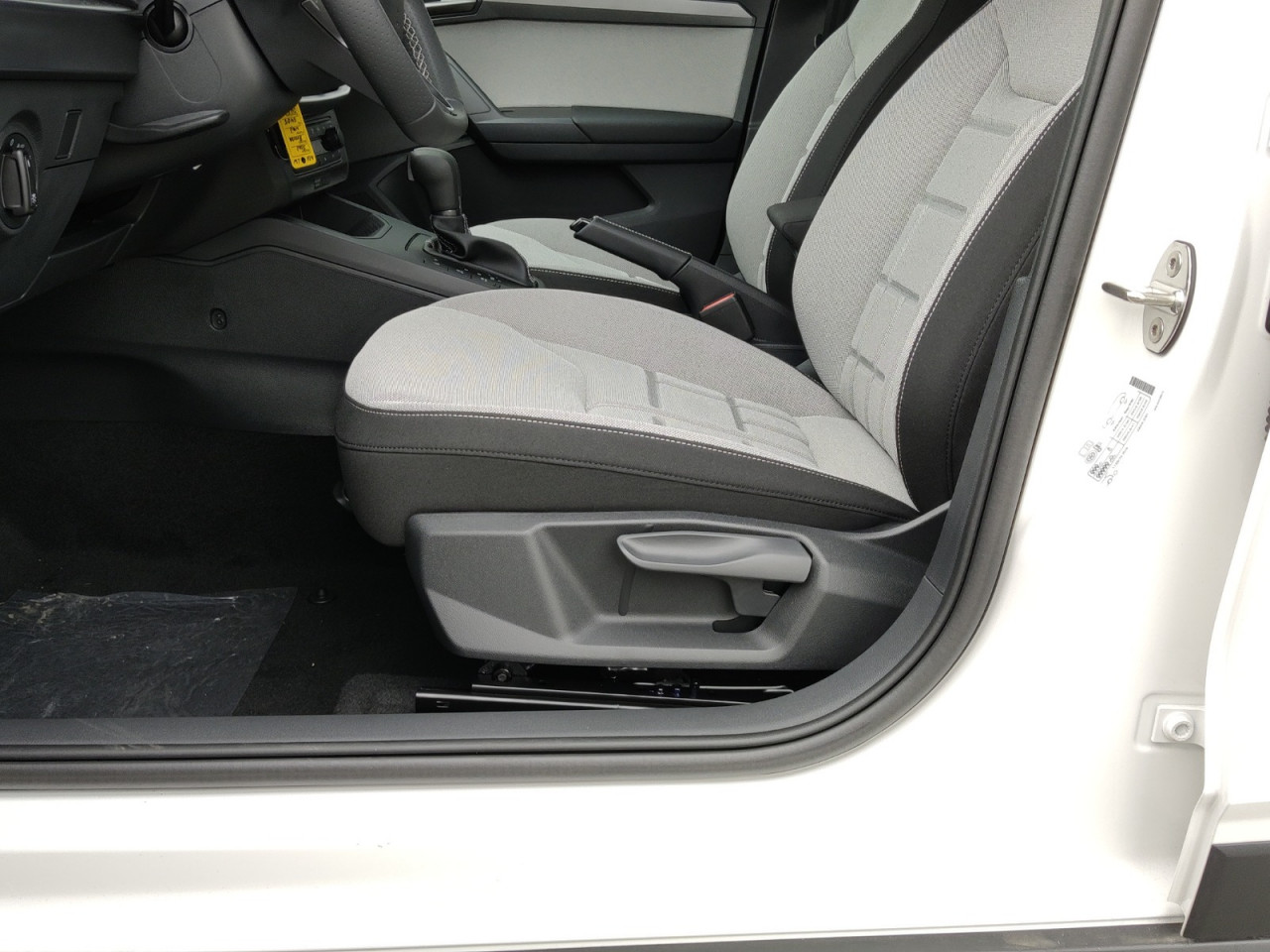 Seat ARONA FR 1.0 TSI DSG, CO2-Klasse: D, NAVI AHZV-VORBER. SHZ EPH Bildbeschreibung: Seat ARONA FR 1.0 TSI DSG, CO2-Klasse: D, NAVI AHZV-VORBER. SHZ EPH