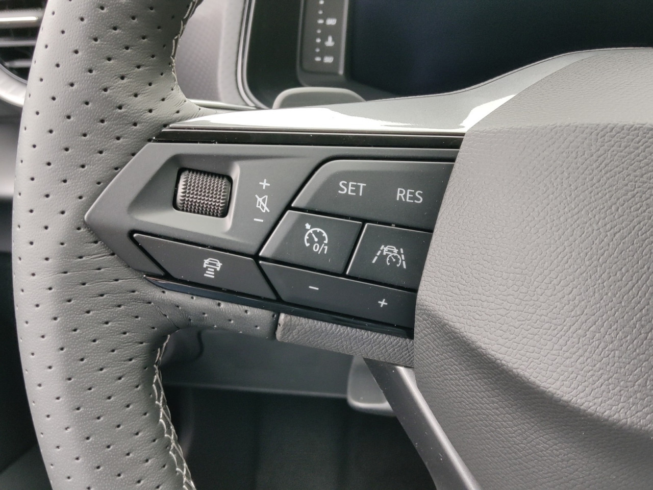 Seat ARONA FR 1.0 TSI DSG, CO2-Klasse: D, NAVI AHZV-VORBER. SHZ EPH Bildbeschreibung: Seat ARONA FR 1.0 TSI DSG, CO2-Klasse: D, NAVI AHZV-VORBER. SHZ EPH