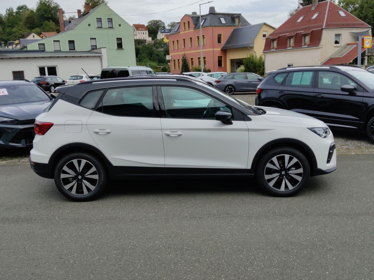 Seat ARONA FR 1.0 TSI DSG, CO2-Klasse: D, NAVI AHZV-VORBER. SHZ EPH Bildbeschreibung: Seat ARONA FR 1.0 TSI DSG, CO2-Klasse: D, NAVI AHZV-VORBER. SHZ EPH