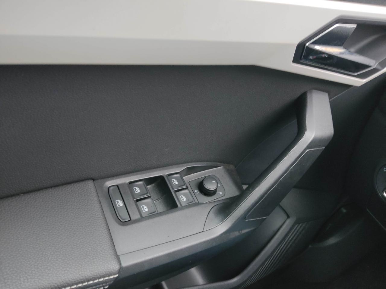Seat ARONA 1.0 TSI XCELLENCE NAVI VOLL-LED SITZHEIZ. Bildbeschreibung: Seat ARONA 1.0 TSI XCELLENCE NAVI VOLL-LED SITZHEIZ.