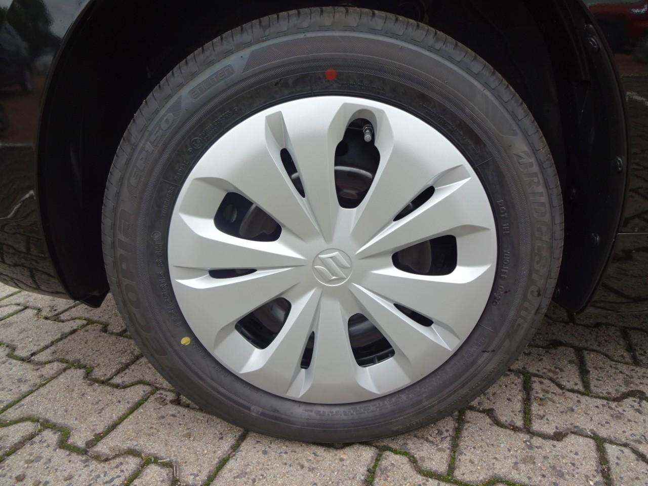Suzuki SWIFT 1.2 DUALJET ALLGRIP CLUB, CO2-Klasse: C, NAVI EINPARKH. Bildbeschreibung: Suzuki SWIFT 1.2 DUALJET ALLGRIP CLUB, CO2-Klasse: C, NAVI EINPARKH.