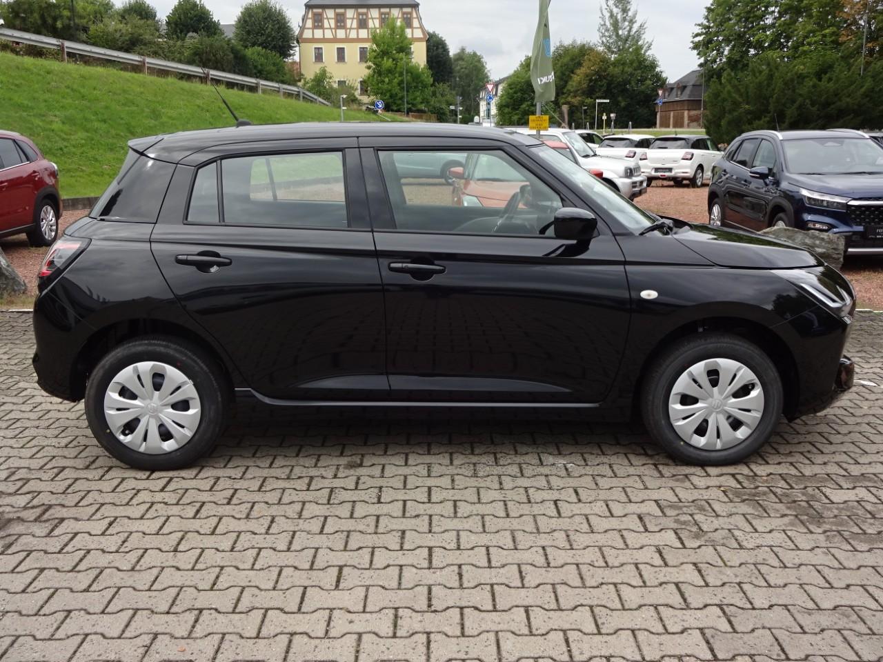Suzuki SWIFT 1.2 DUALJET ALLGRIP CLUB, CO2-Klasse: C, NAVI EINPARKH. Bildbeschreibung: Suzuki SWIFT 1.2 DUALJET ALLGRIP CLUB, CO2-Klasse: C, NAVI EINPARKH.