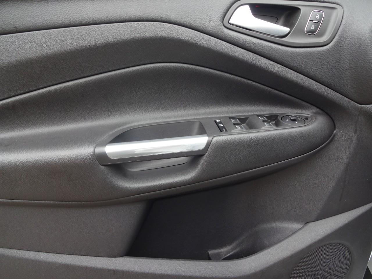 Ford KUGA 1.5 4X4 TITANIUM NAVI AHK SITZH. EINPARKH. Bildbeschreibung: Ford KUGA 1.5 4X4 TITANIUM NAVI AHK SITZH. EINPARKH.