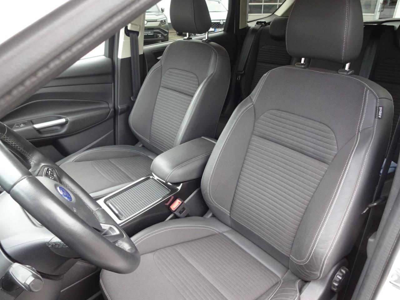 Ford KUGA 1.5 4X4 TITANIUM NAVI AHK SITZH. EINPARKH. Bildbeschreibung: Ford KUGA 1.5 4X4 TITANIUM NAVI AHK SITZH. EINPARKH.