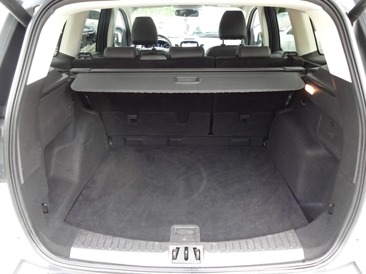Ford KUGA 1.5 4X4 TITANIUM NAVI AHK SITZH. EINPARKH. Bildbeschreibung: Ford KUGA 1.5 4X4 TITANIUM NAVI AHK SITZH. EINPARKH.