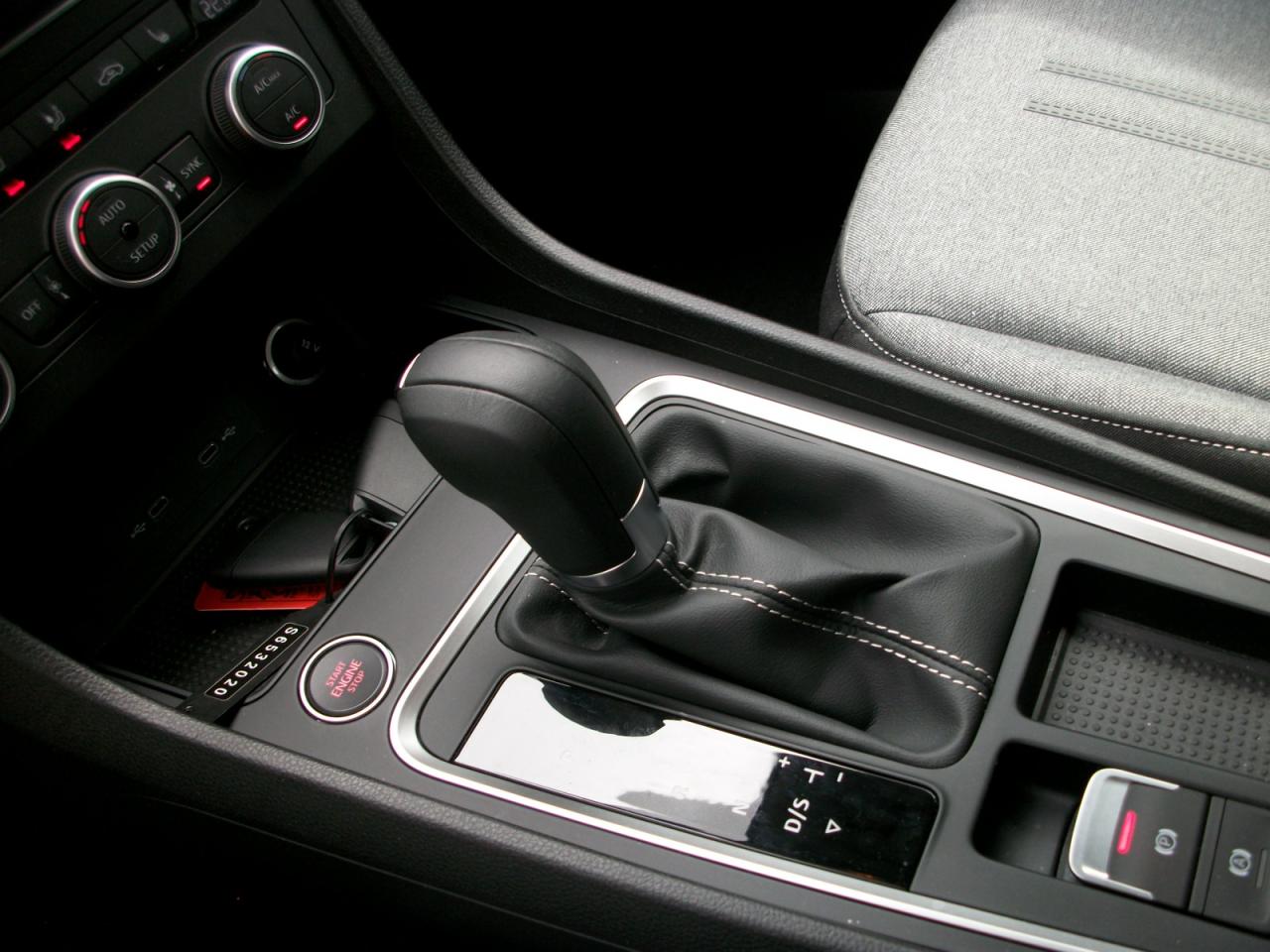Seat ATECA STYLE 2.0 TDI DSG AHZV EINPARKH. SITZHEIZ. Bildbeschreibung: Seat ATECA STYLE 2.0 TDI DSG AHZV EINPARKH. SITZHEIZ.