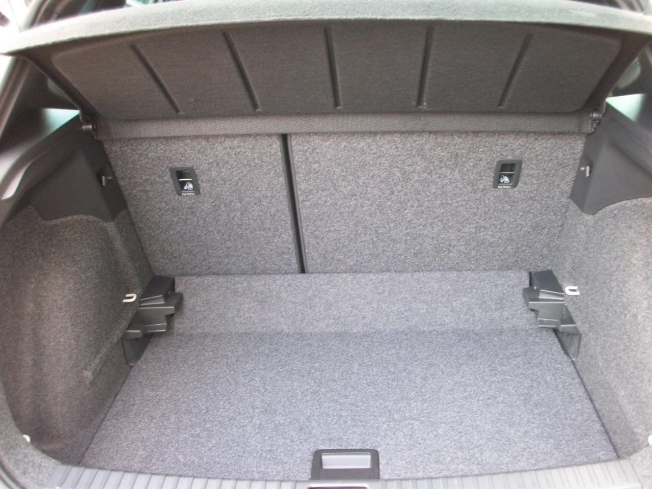 Seat ARONA 1.0 FR, CO2-Klasse: B, NAVI SITZHEIZUNG AHZV-VORBER. Bildbeschreibung: Seat ARONA 1.0 FR, CO2-Klasse: B, NAVI SITZHEIZUNG AHZV-VORBER.