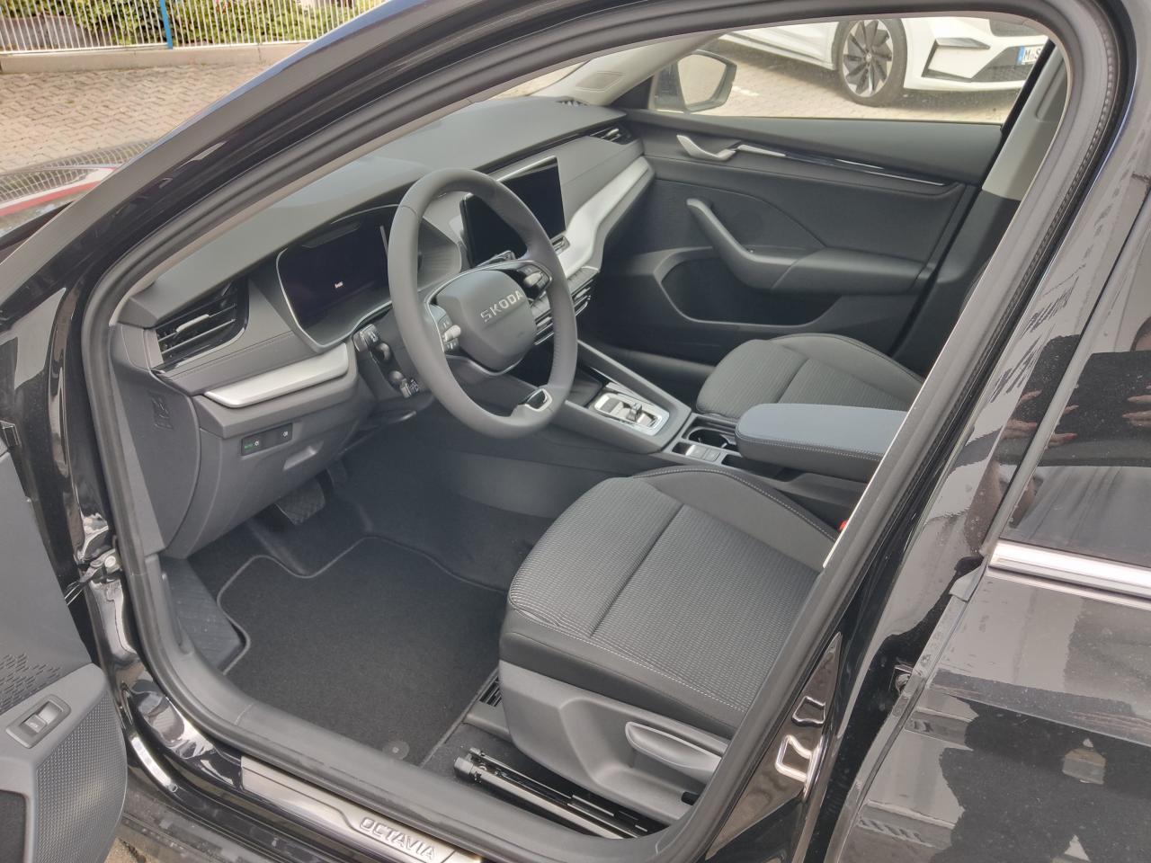 Skoda OCTAVIA KOMBI SELECTION PLUS 1.5 TSI DSG mHEV, CO2-Klasse: D, Bildbeschreibung: Skoda OCTAVIA KOMBI SELECTION PLUS 1.5 TSI DSG mHEV, CO2-Klasse: D,