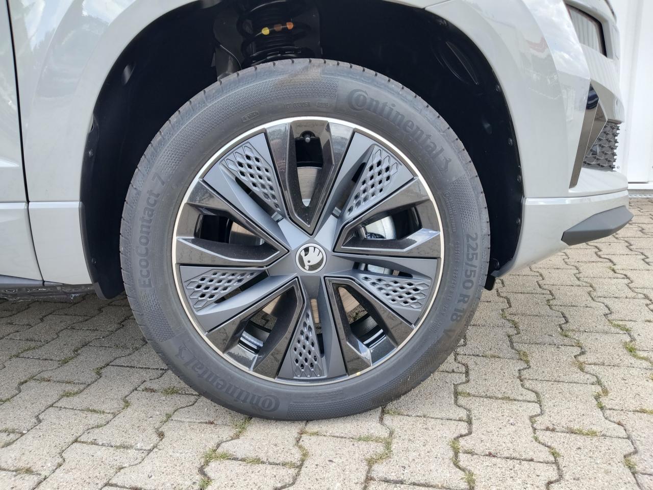 Skoda KAROQ SPORTLINE 2.0 TSI DSG 4X4, CO2-Klasse: F, AHZV MATRIX-LED Bildbeschreibung: Skoda KAROQ SPORTLINE 2.0 TSI DSG 4X4, CO2-Klasse: F, AHZV MATRIX-LED