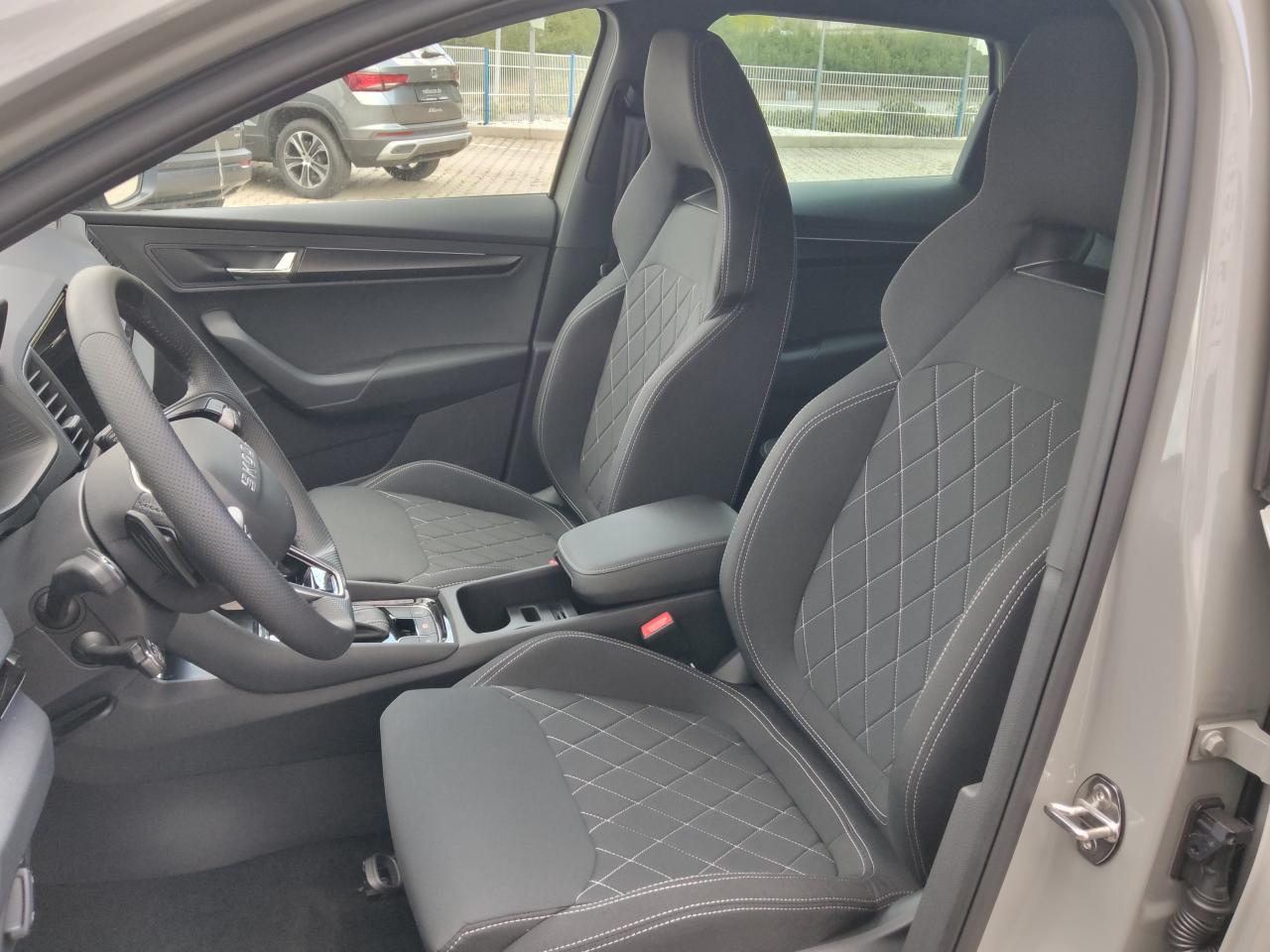Skoda KAROQ SPORTLINE 2.0 TSI DSG 4X4, CO2-Klasse: F, AHZV MATRIX-LED Bildbeschreibung: Skoda KAROQ SPORTLINE 2.0 TSI DSG 4X4, CO2-Klasse: F, AHZV MATRIX-LED
