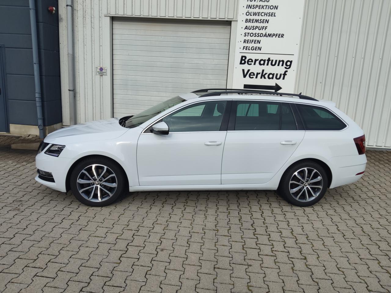 Skoda OCTAVIA COMBI STYLE 4X4 2.0 TDI LED AHZV KAMERA Bildbeschreibung: Skoda OCTAVIA COMBI STYLE 4X4 2.0 TDI LED AHZV KAMERA