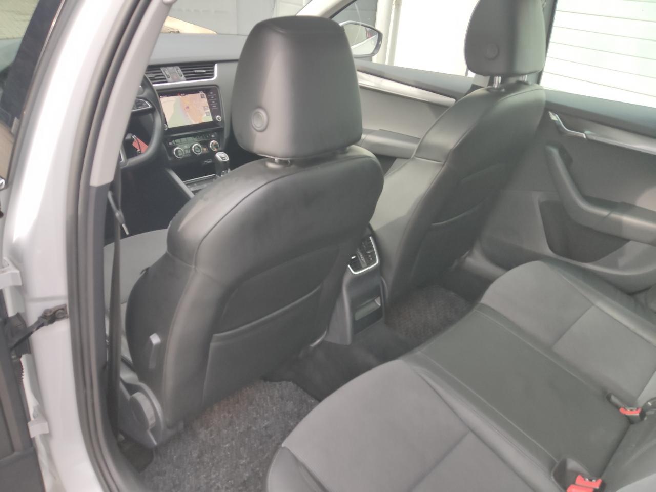 Skoda OCTAVIA COMBI STYLE 4X4 2.0 TDI LED AHZV KAMERA Bildbeschreibung: Skoda OCTAVIA COMBI STYLE 4X4 2.0 TDI LED AHZV KAMERA