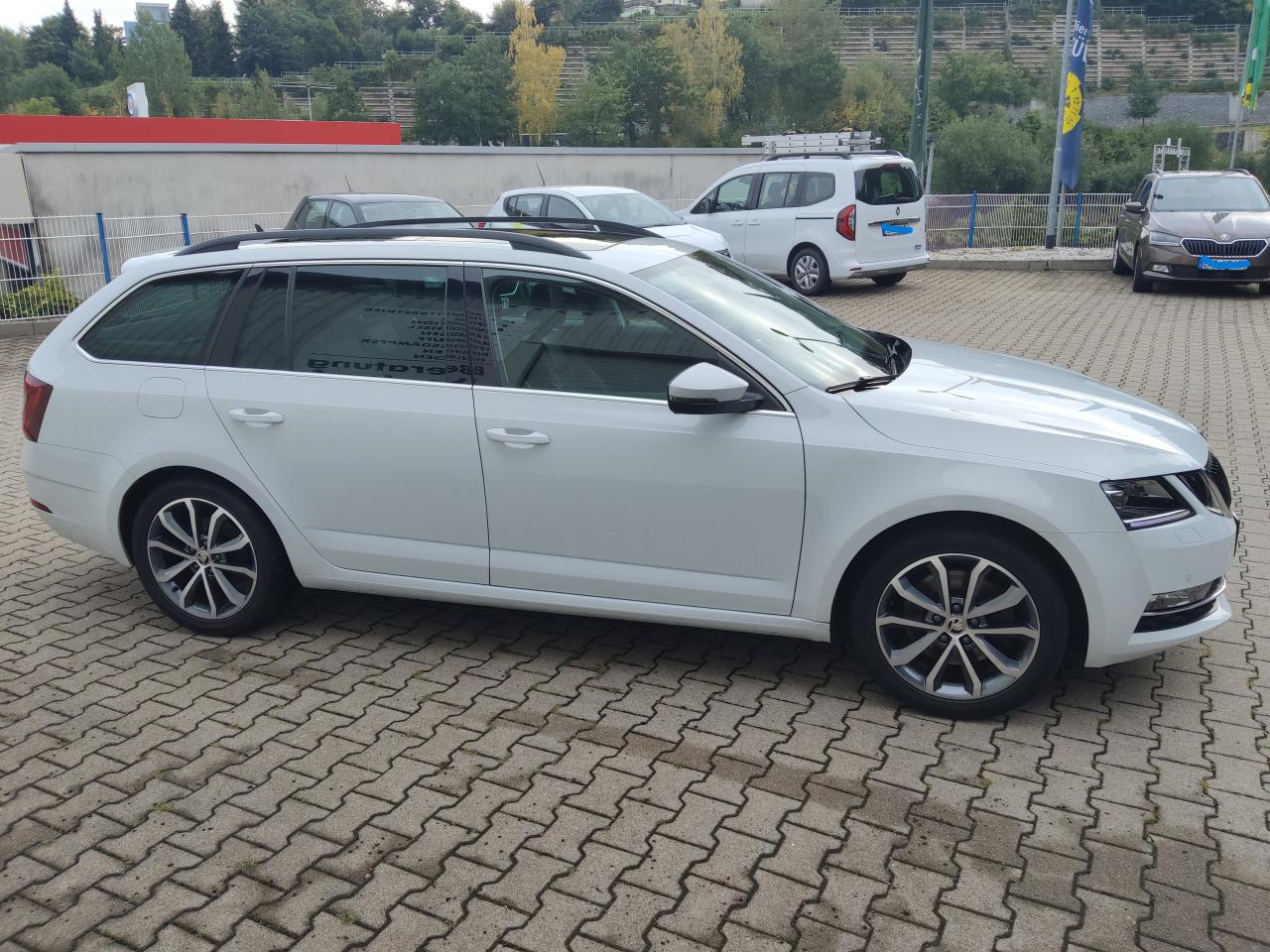 Skoda OCTAVIA COMBI STYLE 4X4 2.0 TDI LED AHZV KAMERA Bildbeschreibung: Skoda OCTAVIA COMBI STYLE 4X4 2.0 TDI LED AHZV KAMERA