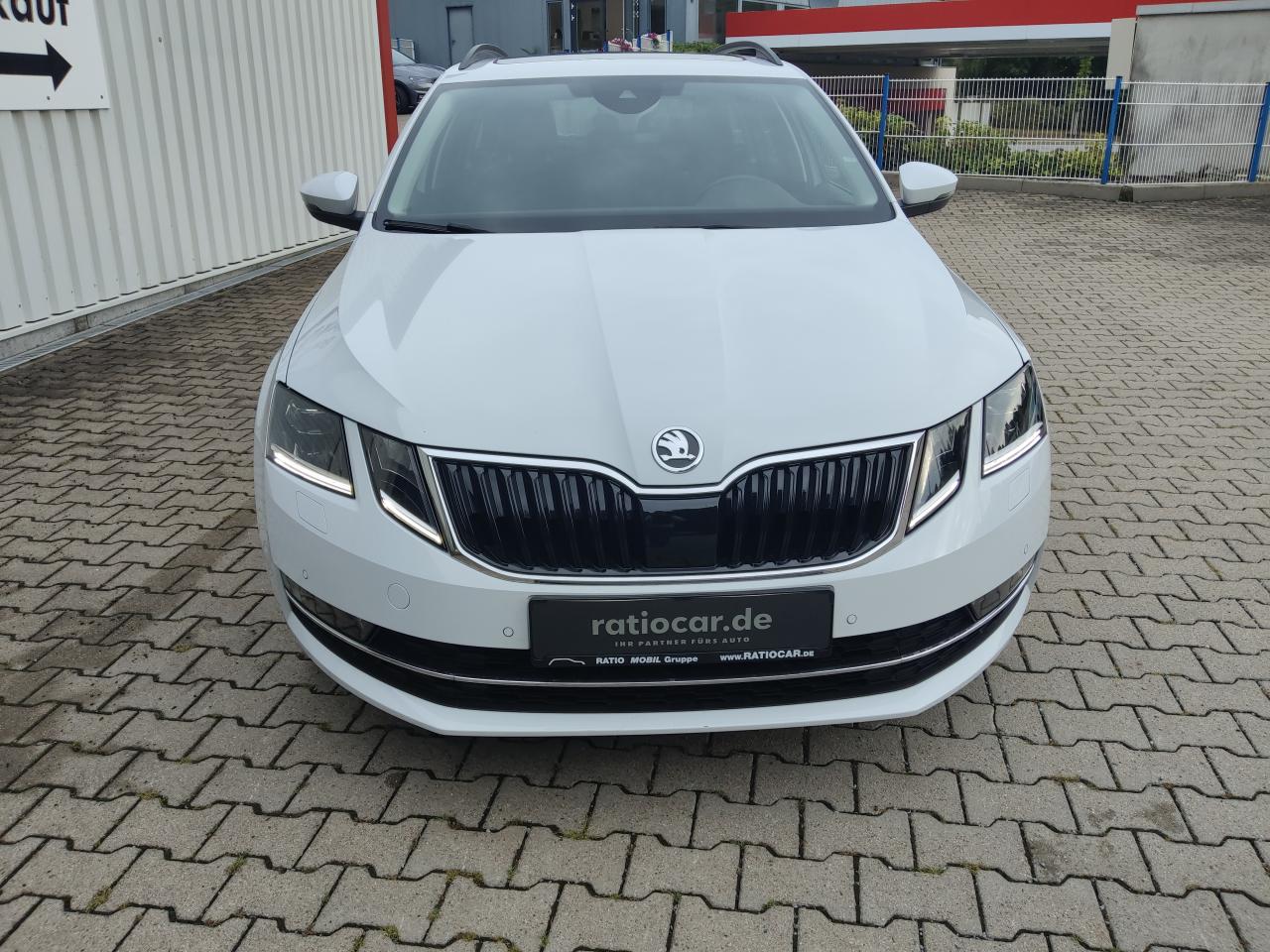 Skoda OCTAVIA COMBI STYLE 4X4 2.0 TDI LED AHZV KAMERA Bildbeschreibung: Skoda OCTAVIA COMBI STYLE 4X4 2.0 TDI LED AHZV KAMERA