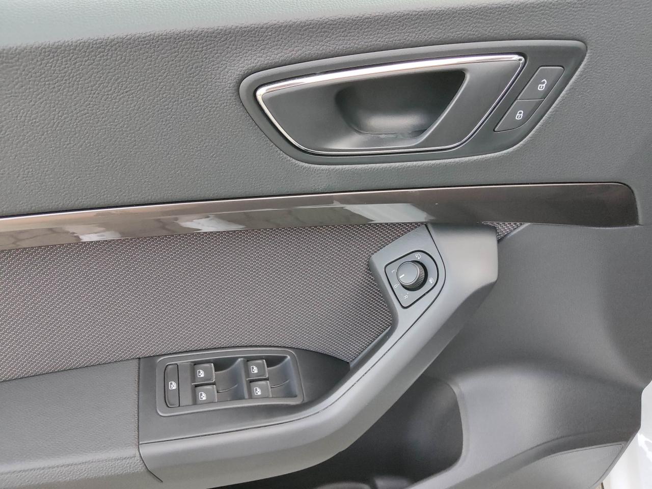 Seat ATECA XCELLENCE 2.0 TSI DSG 4DRIVE NAVI SITZHEI. Bildbeschreibung: Seat ATECA XCELLENCE 2.0 TSI DSG 4DRIVE NAVI SITZHEI.