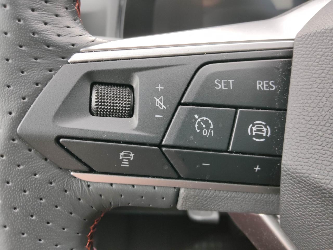 Seat ARONA FR 1.5 TSI DSG NAVI PARKLENKASSIS. SITZH. Bildbeschreibung: Seat ARONA FR 1.5 TSI DSG NAVI PARKLENKASSIS. SITZH.