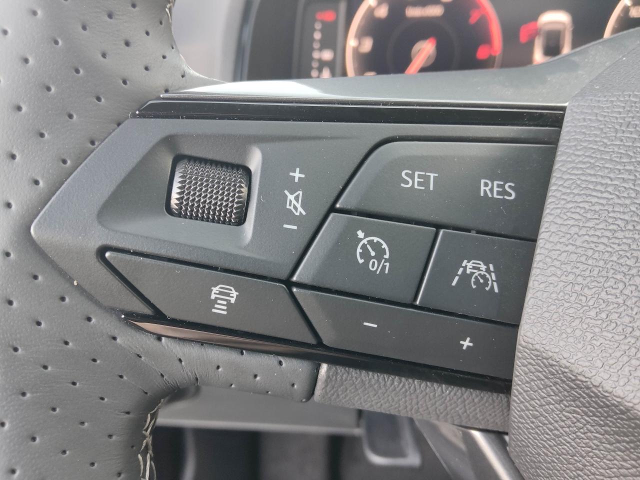 Seat ARONA FR 1.0 TSI DSG, CO2-Klasse: D, NAVI SITZH. AHZV-VORBER. Bildbeschreibung: Seat ARONA FR 1.0 TSI DSG, CO2-Klasse: D, NAVI SITZH. AHZV-VORBER.