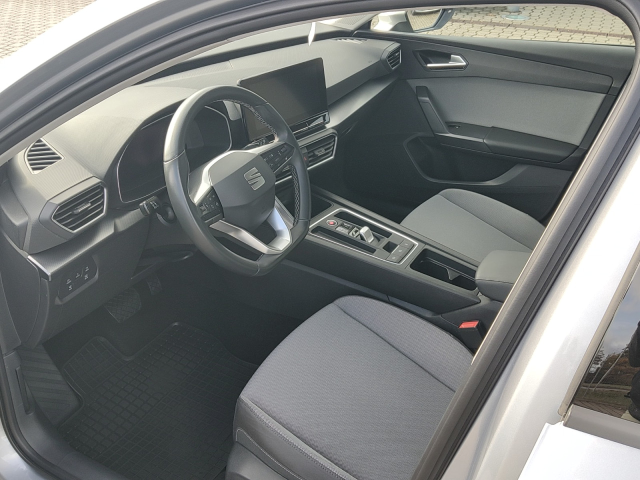 Seat LEON ST 2.0 AHK USB DAB+ Bildbeschreibung: Seat LEON ST 2.0 AHK USB DAB+